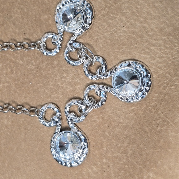 Gorgeous silve tone statement Necklace - Picture 8 of 8